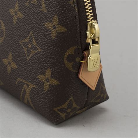 louis vuitton cosmetic pouch vs gm|Louis Vuitton cosmetic pouch monogram.